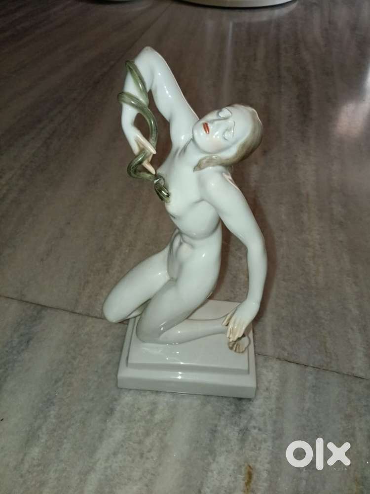 Show piece