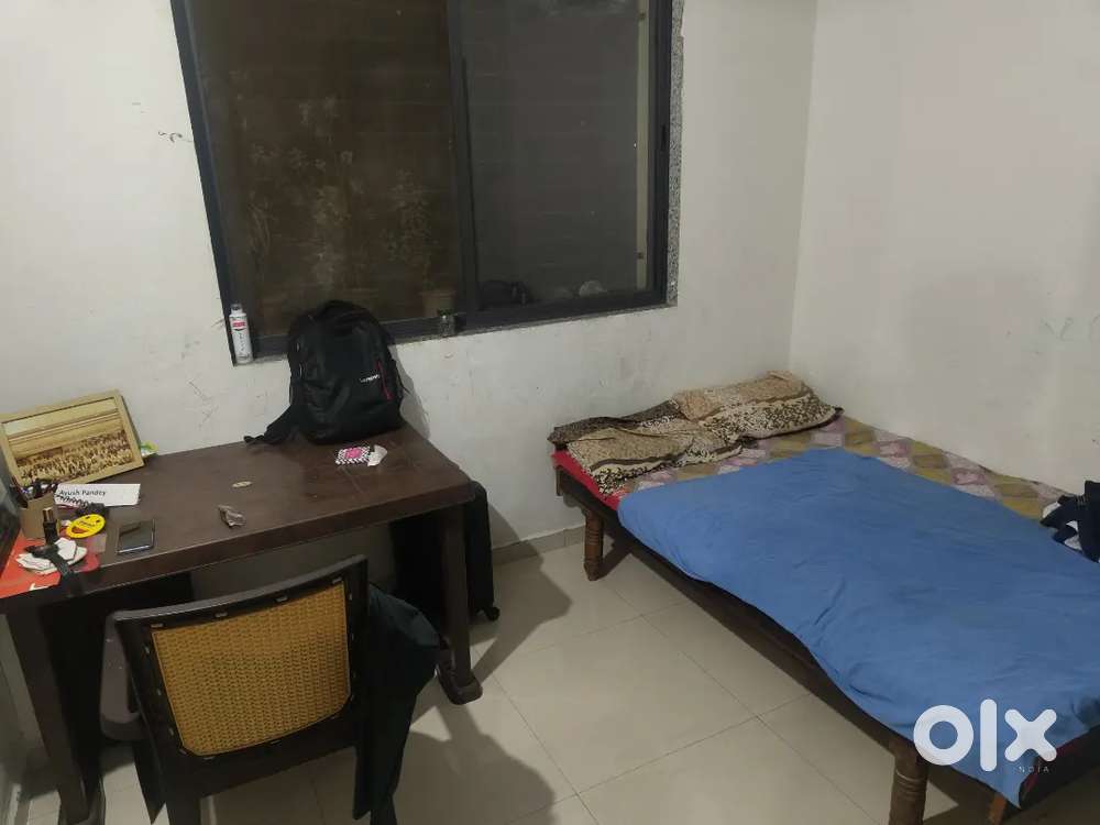 Bed almira table chair