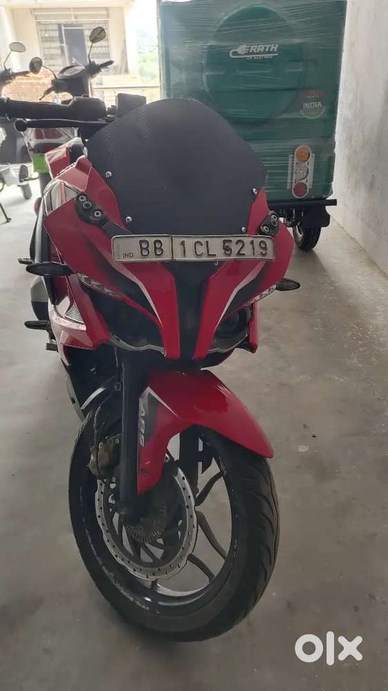 Bajaj palsar rs200 new condition red colour