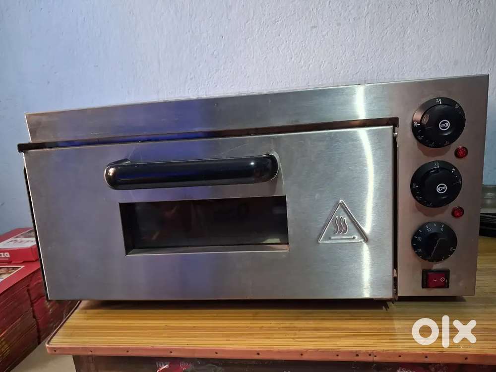 Commercial pizza oven