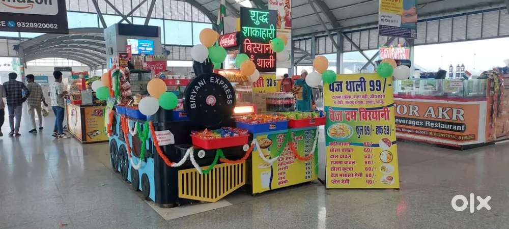 Food outlet ke liye male and female staff chahiye