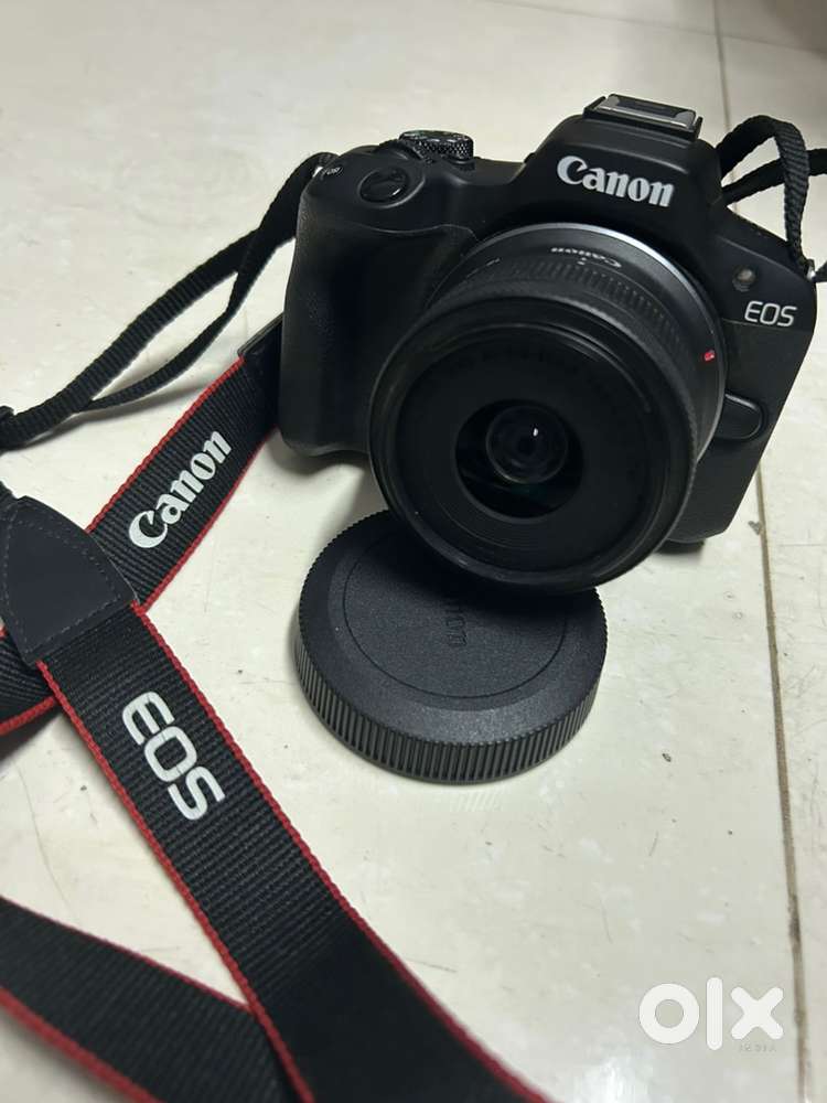 CANON EOS R50 mirrorless camera ( RF - S 18-45mm is STM black)
