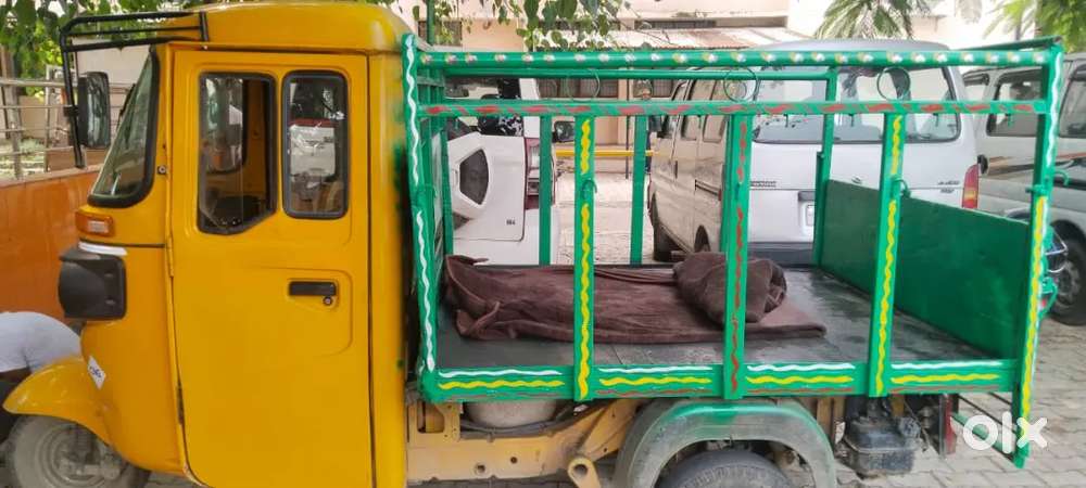 Bajaj maxima CNG & petrol Auto new condition