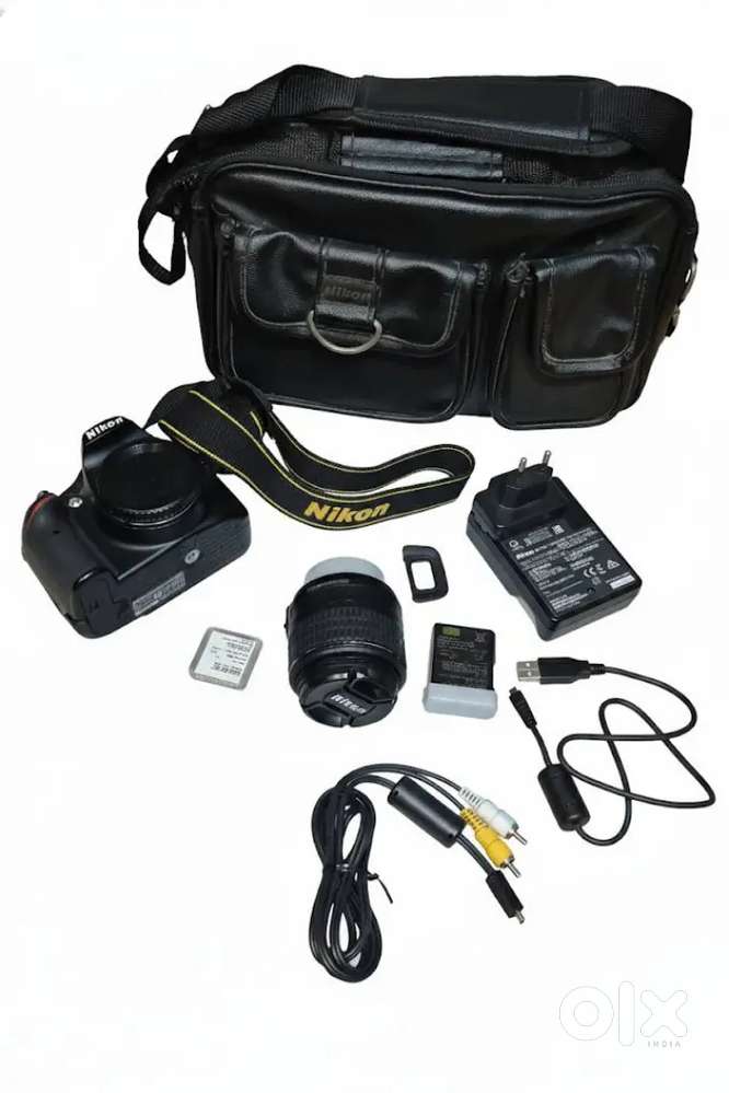 Scratch free Nikon D3200 - with 18-55mm lens. Brand new condition