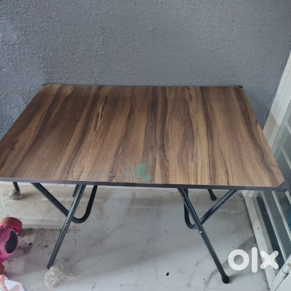 For sale Foldable engineered wood computer desk / study table