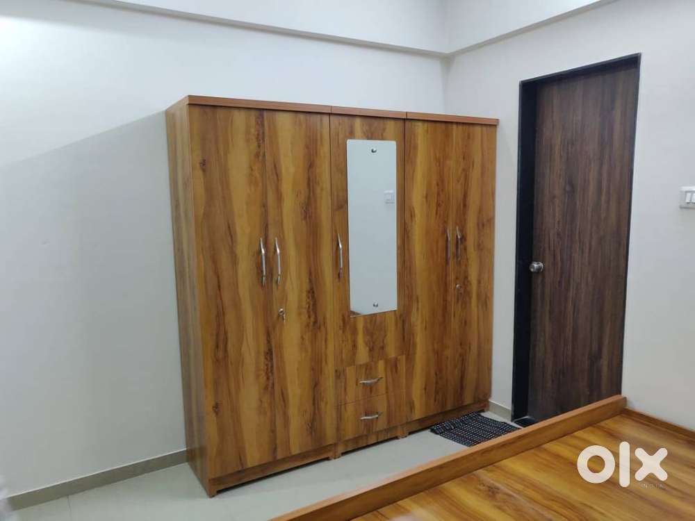 BRAND NEW 5 DOOR WARDROBE FOR SELL WITH FREE SHIPPING