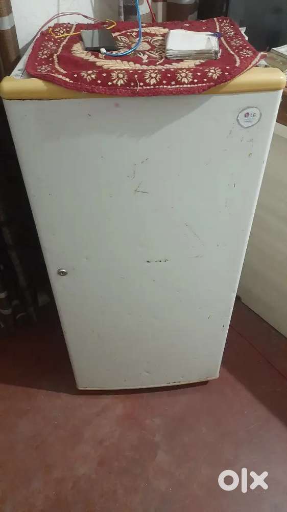 LG Mini Refrigerator in Good Working Condition Perfect for Single Room