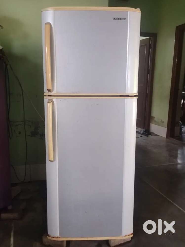 Samsung double door fridge, 2006 model, 230 L