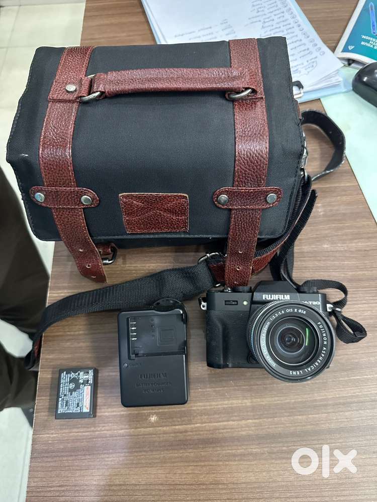 FUJIFILM MIRROR LESS CAMERA AND LENS