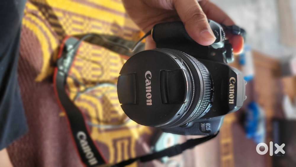 Canon EOS 700D Camera Kit – 18-55mm Lens, Charger, 4 Batteries