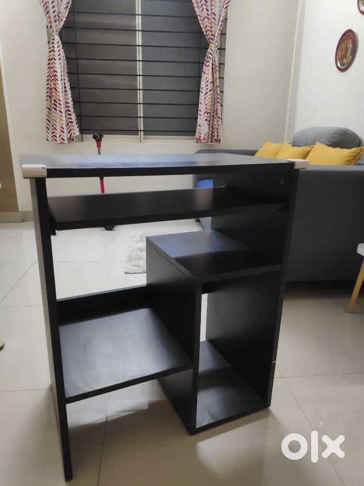 Computer desk