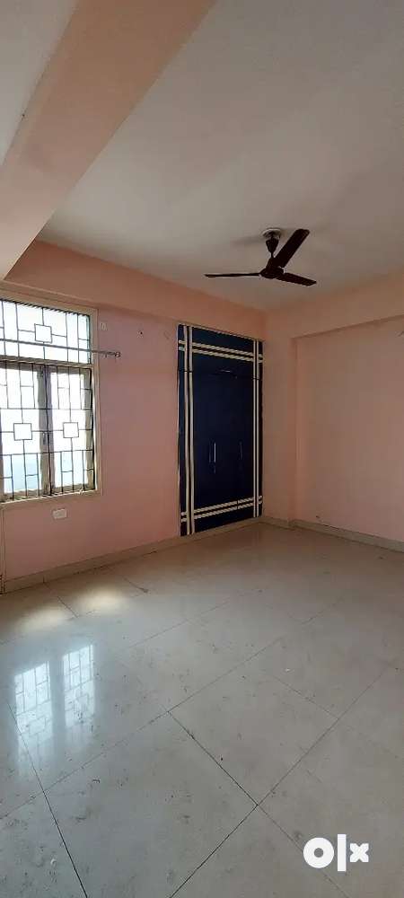 Singh Property Dealer 3 BHK Flat Rent In Group Housing Apartment VNS