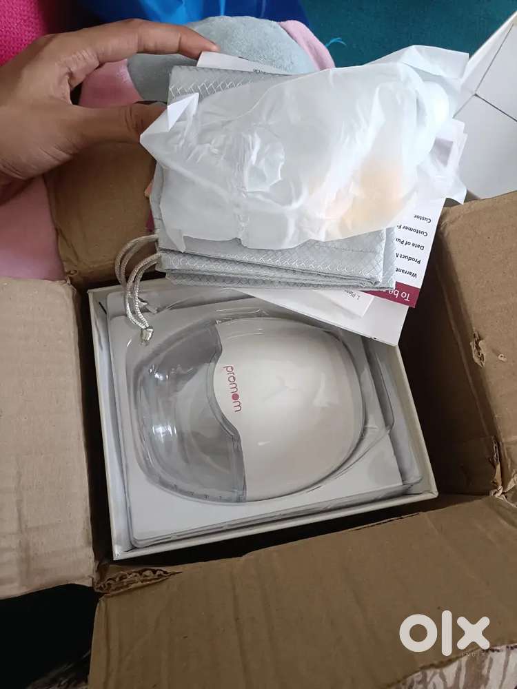 Wearable electric breast pump