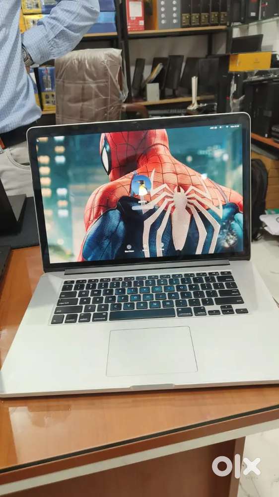 Macbook pro i7 16/256