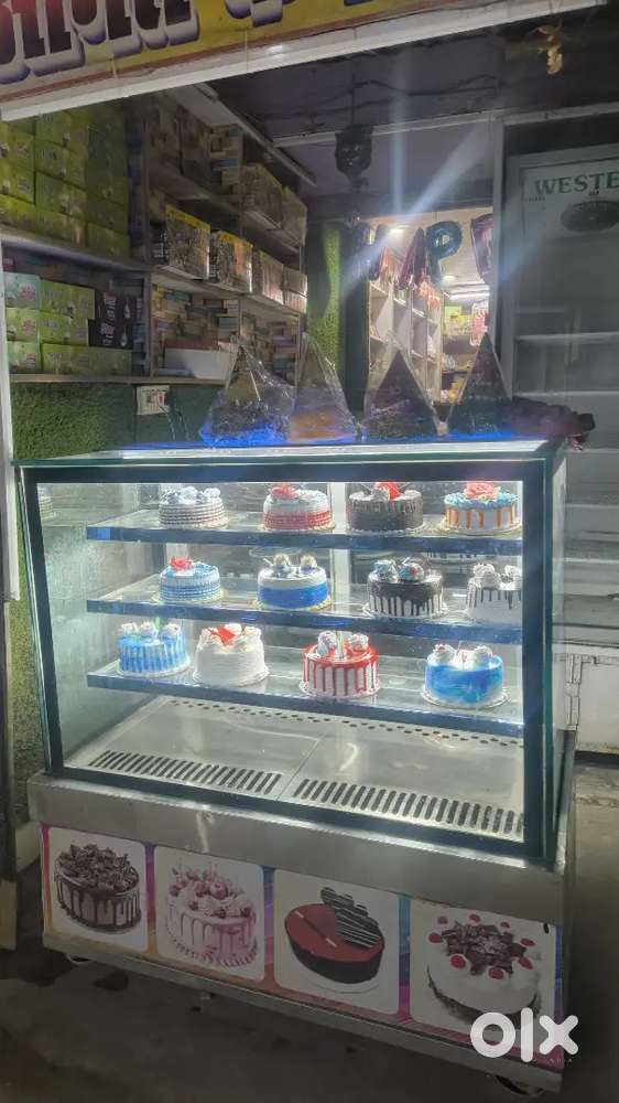Cake counter 4 feet