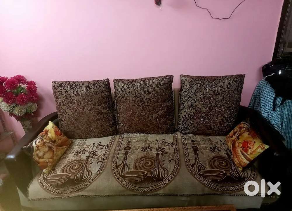 5Seater sofa set cum couch & Mini Table for sale : Excellent Condition
