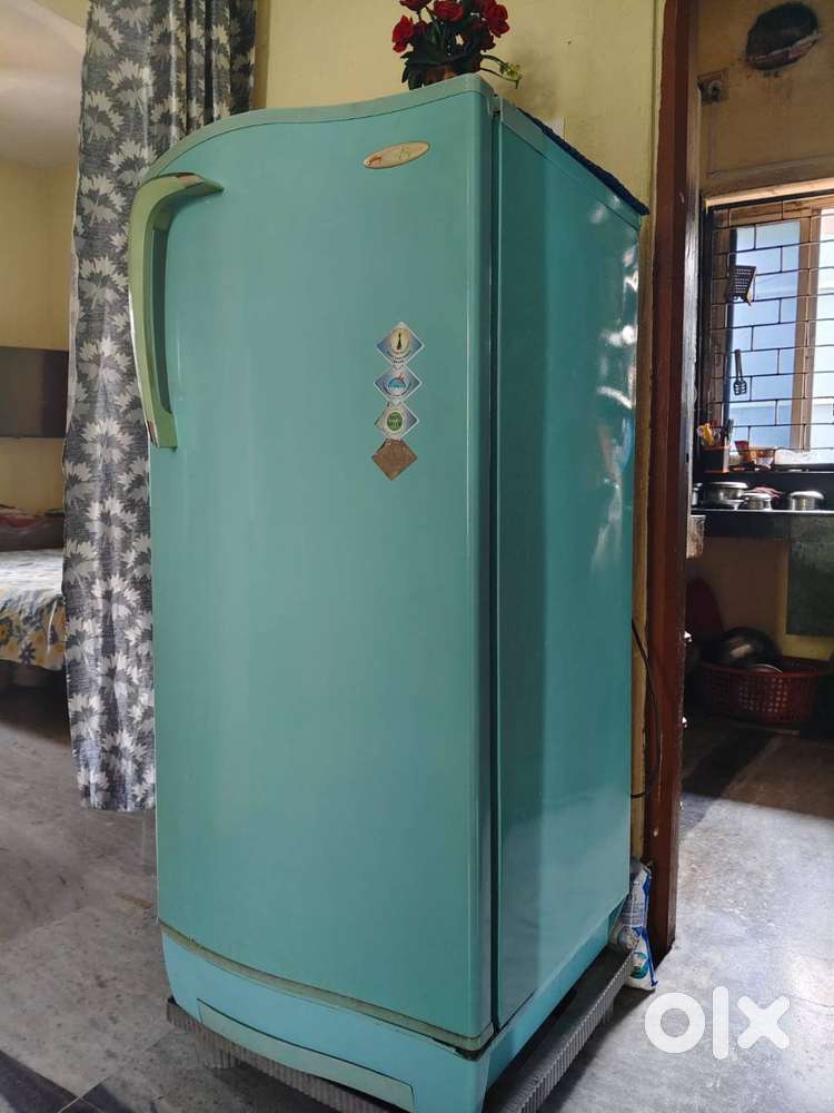 Fully functional Fridge only in 3500/-