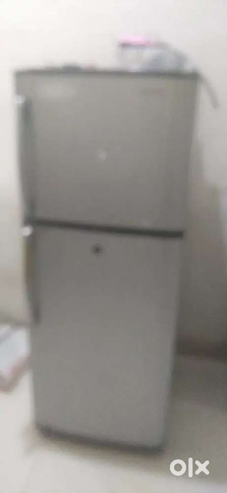 फ्रीज़ bechna hai