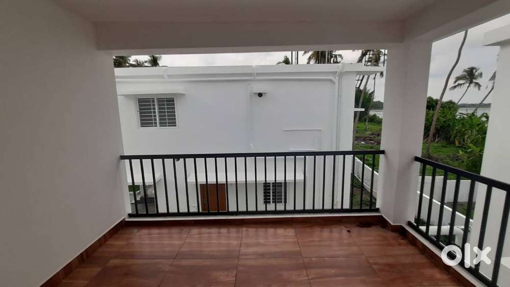 FREE HOLD - 10 Cent Land - 4BHK House for Sale!