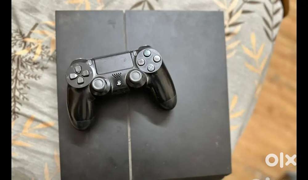 Ps4 1tb game including 10 game 2 rimote control good condition