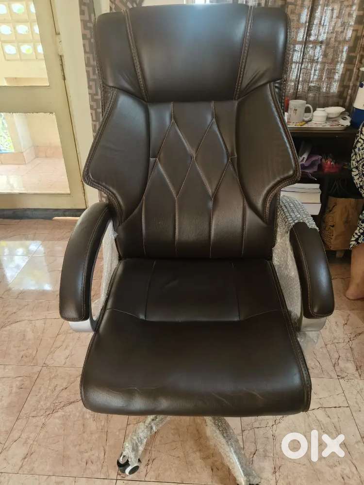 Office executive chair