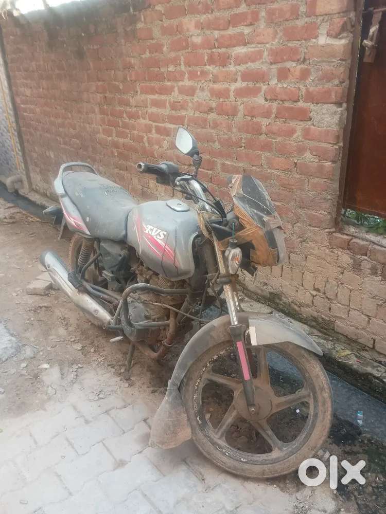 Khadi rehi hai bahut time see