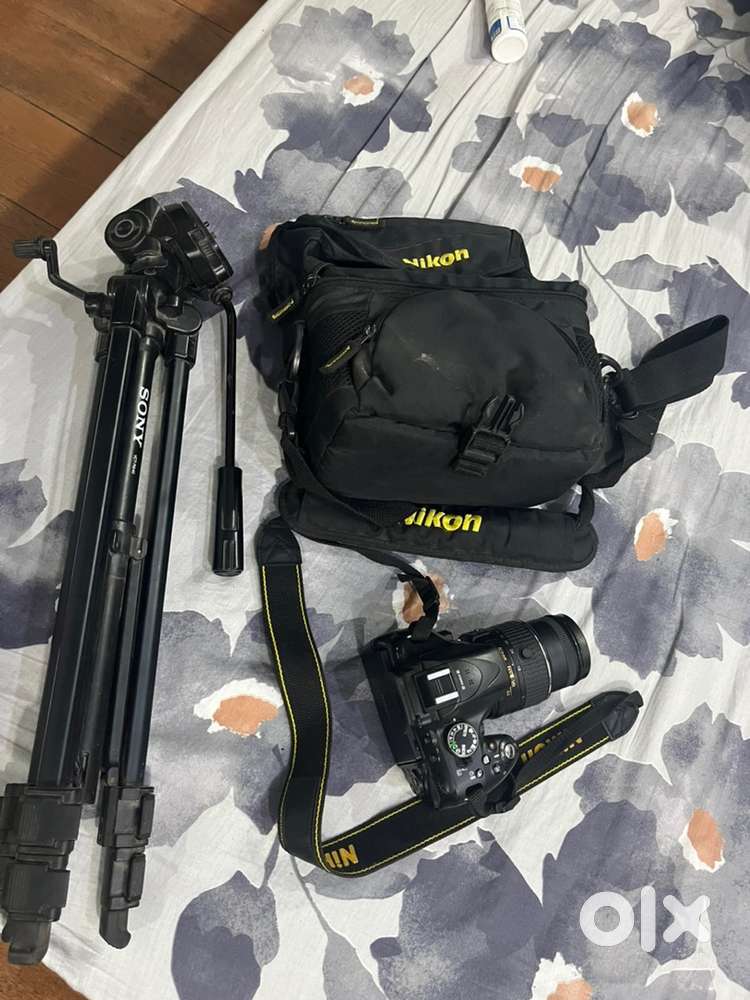 NIKON D5200 With Lens and Tripod