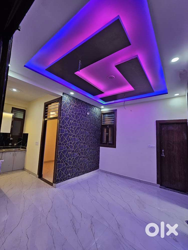 3 Bhk flat with roof right good location