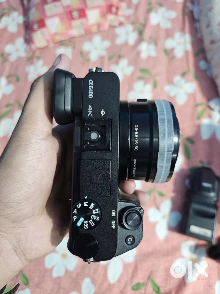 Sony A6400 with 16-50 kit lens
