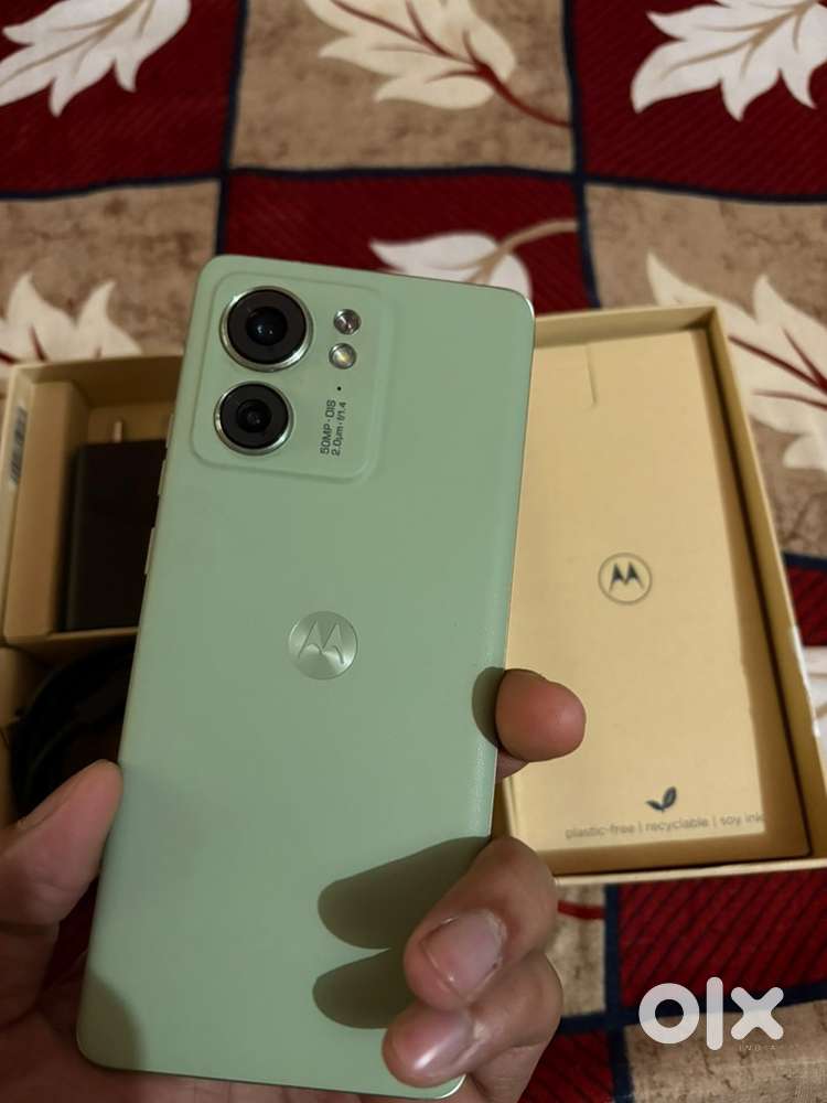 Brand new mobile without single scratch eith box and charger and 3 bac