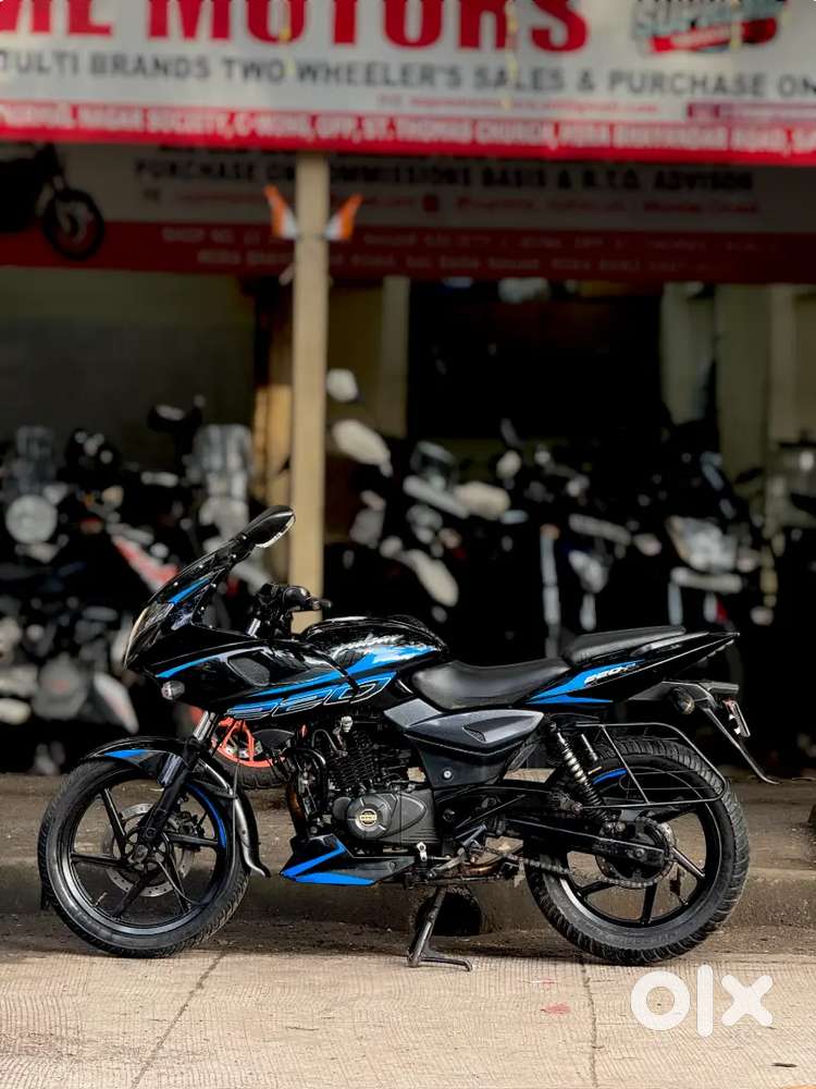 220f pulsar bajaj 2018 October model mint condition
