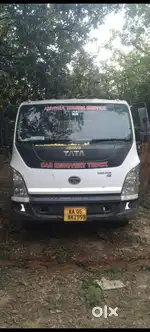 Tata ultra 712 towing vehicle