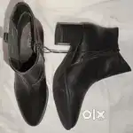 Block heel shoes