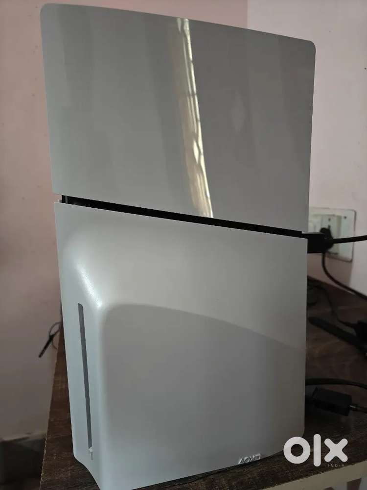 PS5 Slim Disc Version 1024GB 1 YEAR Old