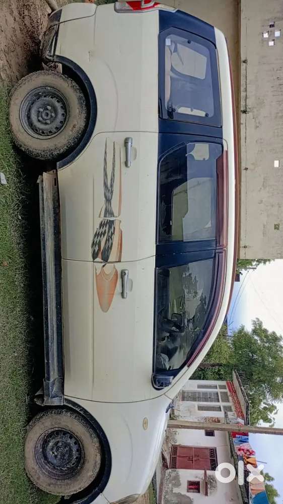 Mahindra Renault Logan 2012