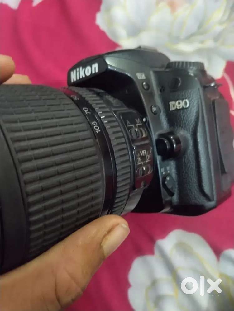 Nikon D90 DSLR with AF-S 18-105mm