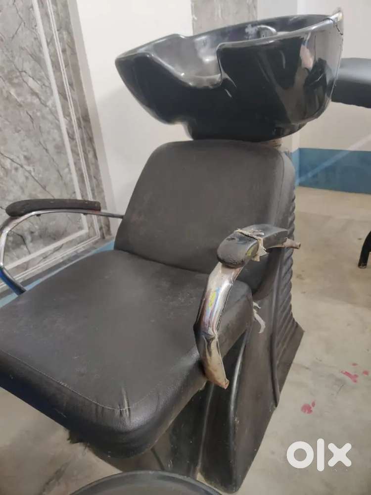 Parlour chair,bed,spa machine, shampoo station for sale in kanchrapara