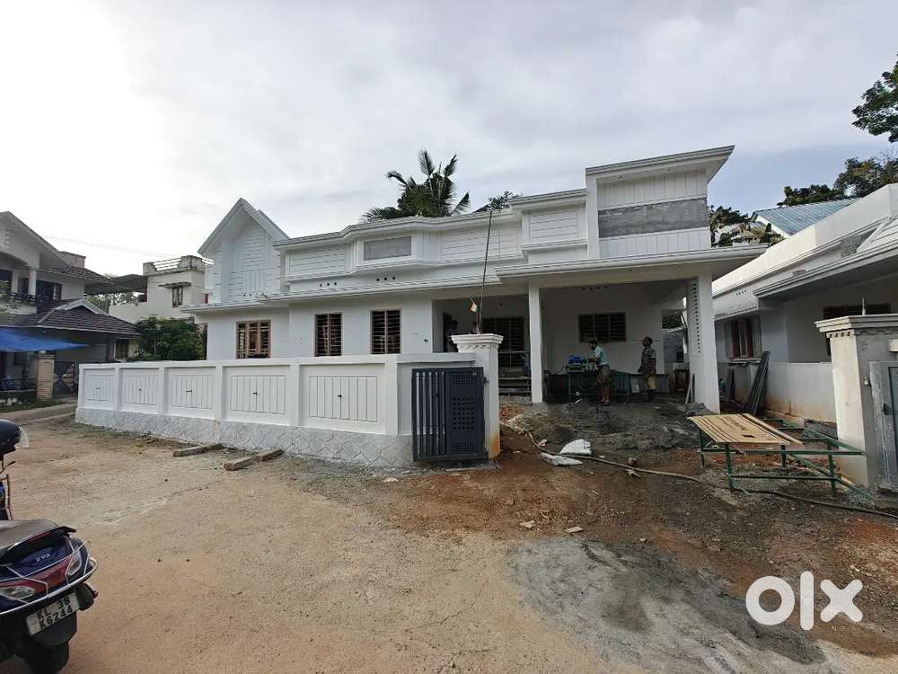 9സെൻ്ററിൽ തൊടുപുഴഅടുത്തു പുതിയ 3bhk വീട്