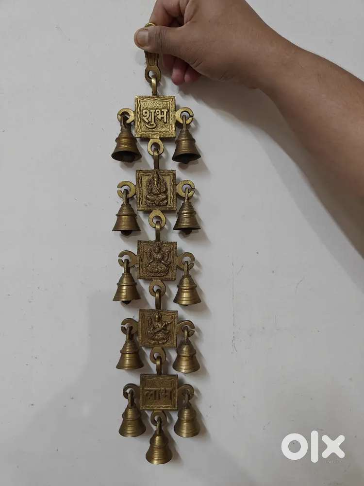 Brass wall hanging very good condition.