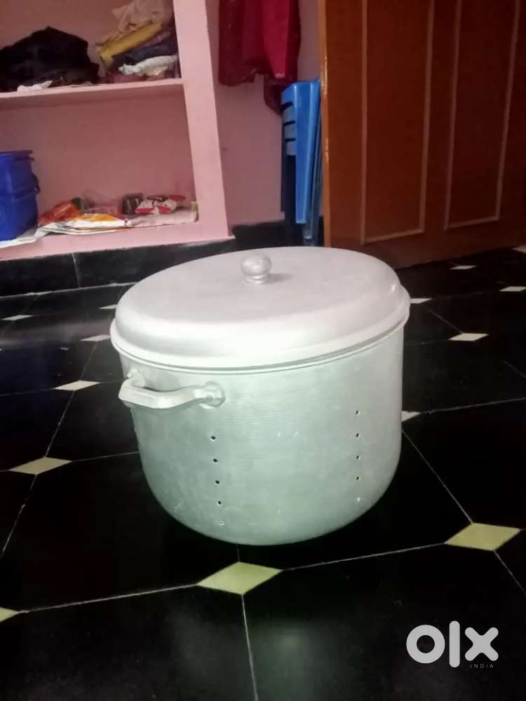 Brand new  kadai and rice strainer
