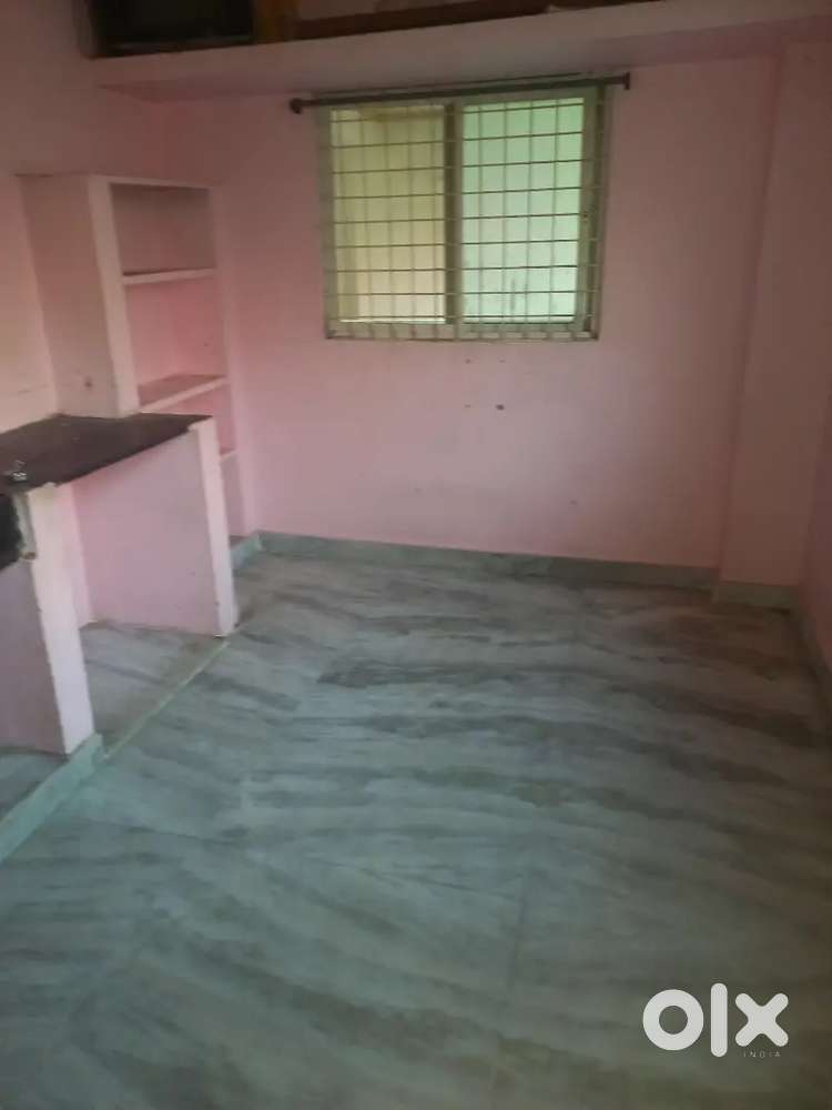 URGENT LEASE FOR SINGLE ROOM