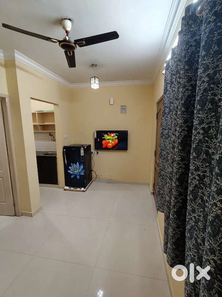 No deposit, fully furnished. Bachelor, couple, family allowed,