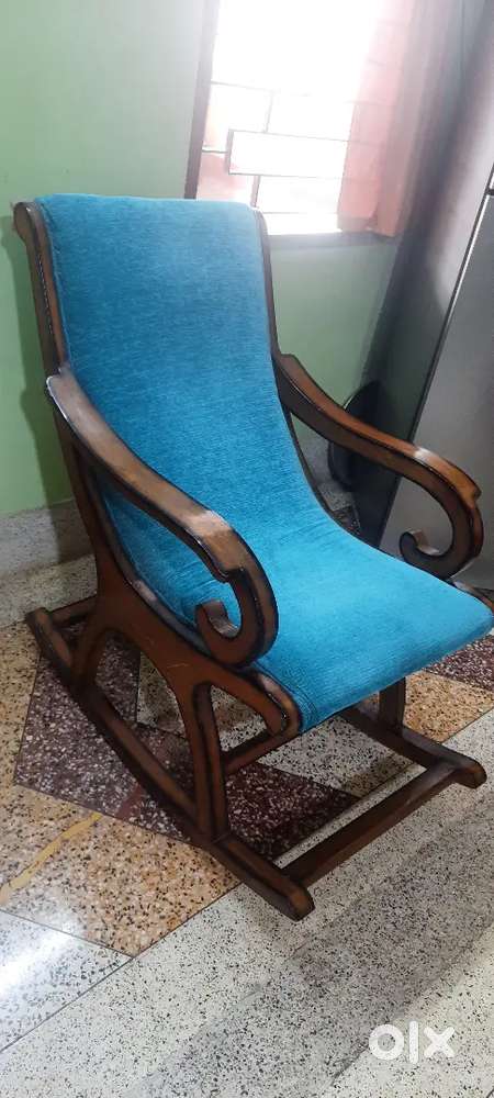 Wooden rocking chair with handle