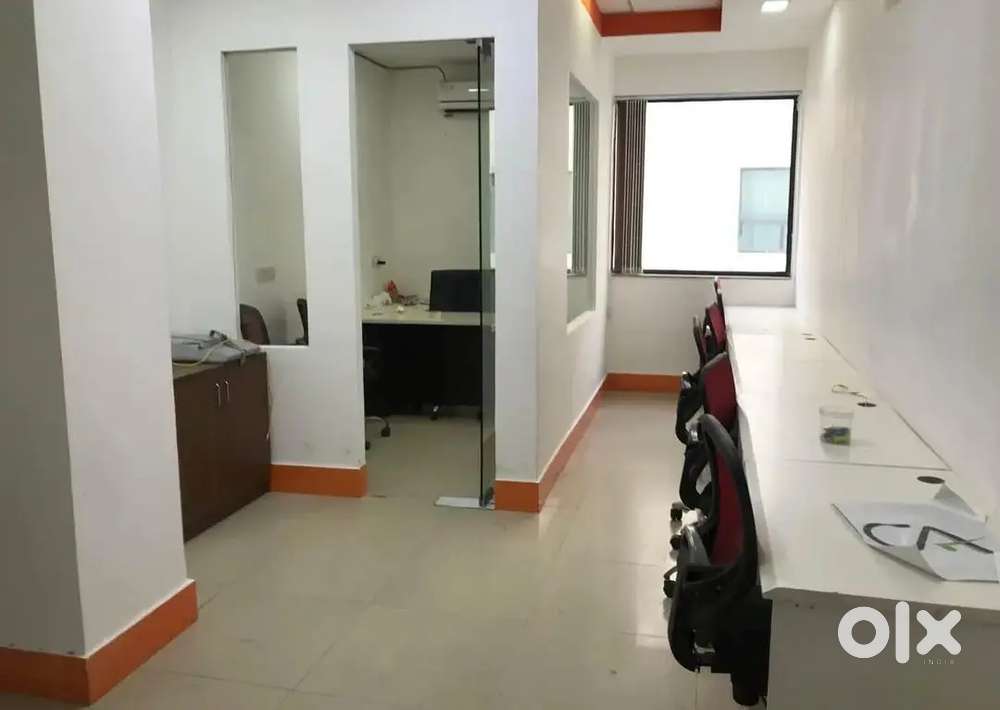 1 Director Cabin 4 Workstation Fully Furnished Office Space For Rent