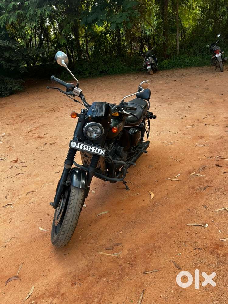 Yezdi Roadster 2022