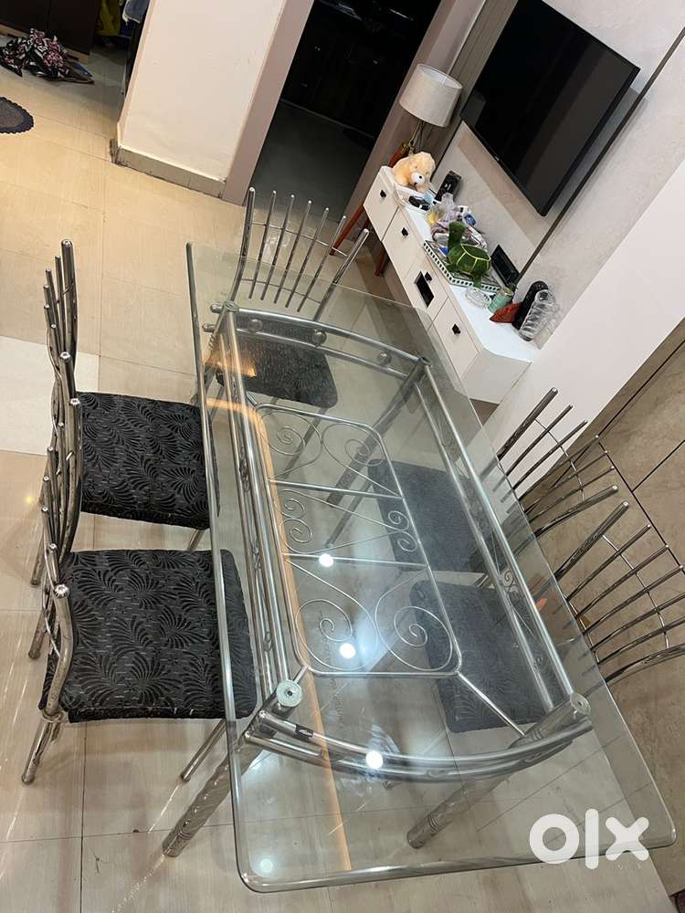 6 Seater dining table, Fresh condition