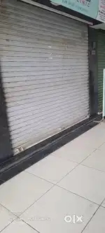 Double shutter Shop on rent
