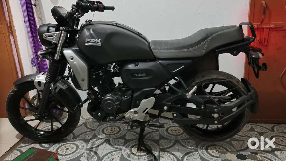 Yamaha FZX retro model