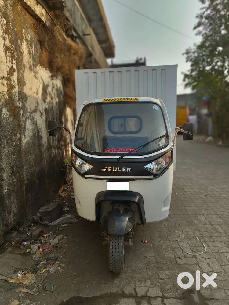 COURIER DELIVERY AT 3 WHEELER TEMPO