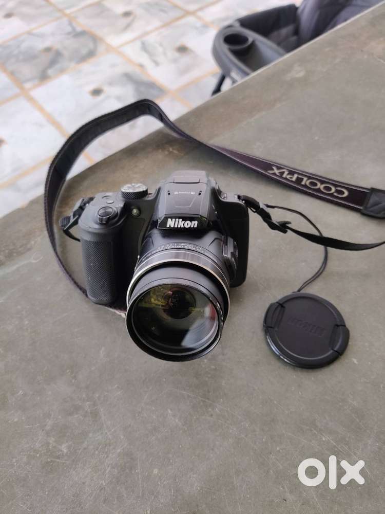 Nikon Coolpix B700 (Nikon's DSLR styled Small Ultra zoom camera)